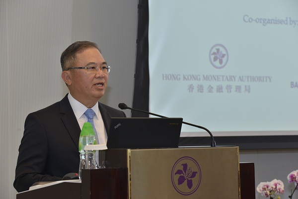 香港金融管理局副总裁彭醒棠先生于金管局与马来西亚中央银行在香港合办的伊斯兰金融研讨会上致欢迎辞。