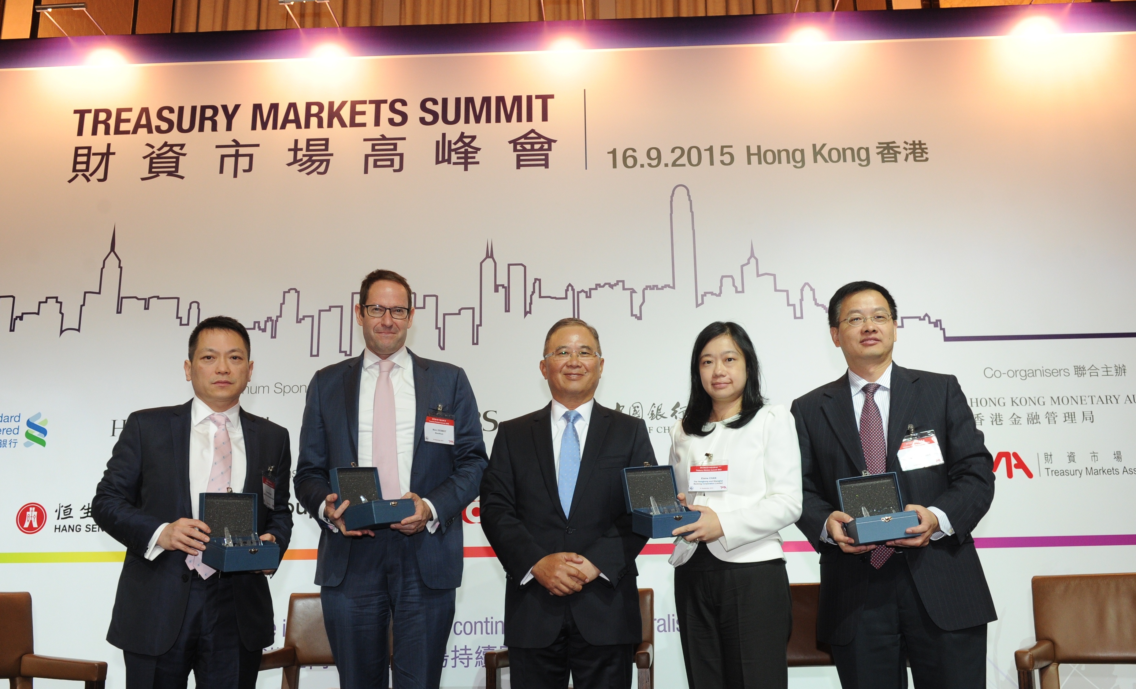 Mr Peter Pang, Deputy Chief Executive of the Hong Kong Monetary Authority (third from left), shares his views on the meaning for the evolution of RMB from a trade currency to an investment currency.  Joining him on the panel discussion are Mr Chordio Chan, General Manager, Head of Investment, Investment Management, Bank of China (Hong Kong) Limited (first from left), Mr Marc Desmidt, Managing Director, Head of Strategic Product Management for Asia Pacific, BlackRock (second from left), Ms Elaine Chan, Managing Director, Head of HKD & CNY Bond Trading, Asia-Pacific, The Hongkong and Shanghai Banking Corporation Limited (second from right), and Mr Frank Zhang, Deputy Chief Executive Officer, China Asset Management Co., Limited and Chief Executive Officer, China Asset Management (Hong Kong) Limited (first from right).