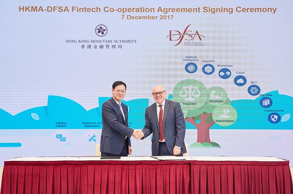 Mr Shu-pui Li, Executive Director (Financial Infrastructure) of the HKMA, and Mr Ian Johnston, Chief Executive of the DFSA, sign and exchange the Co-operation Agreement in Hong Kong today (7 December 2017).