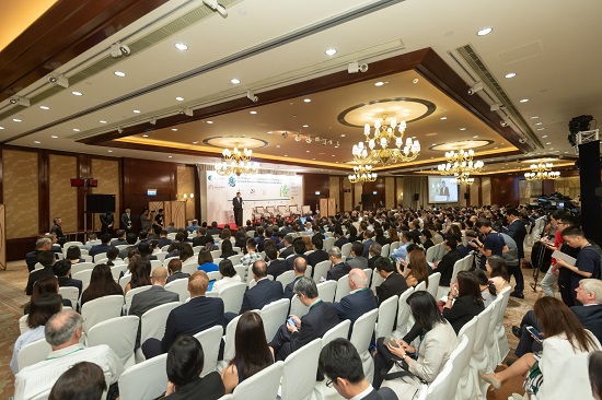 約800人於香港參與今日由國際資本市場協會與香港金融管理局合辦的2018綠色及社會責任債券原則年度會員大會及會議。