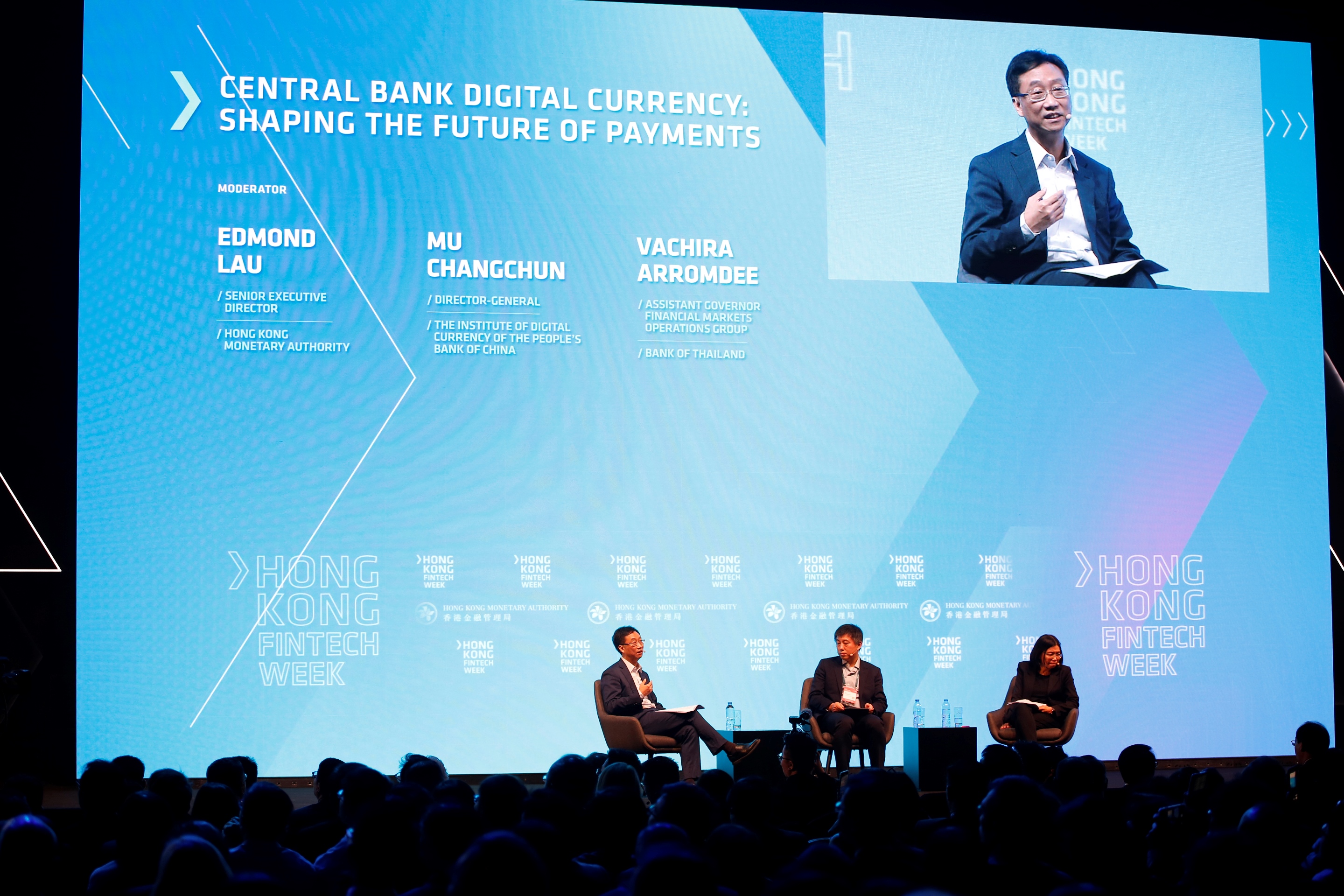 Mr Edmond Lau, Senior Executive Director of the HKMA, moderates a panel discussion on how Central Bank Digital Currency could shape the future of cross-border payments.