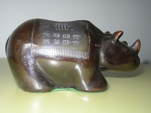 The rhino piggy bank