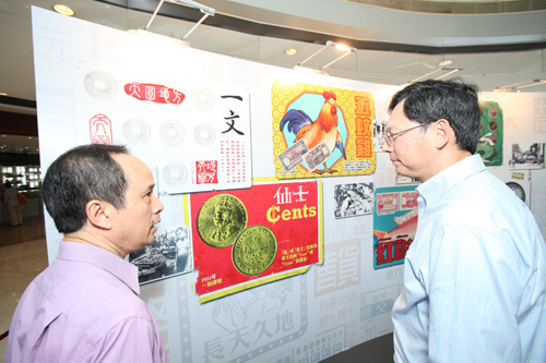 本港知名歷史學家鄭寶鴻先生與陳德霖先生分享香港貨幣趣聞。