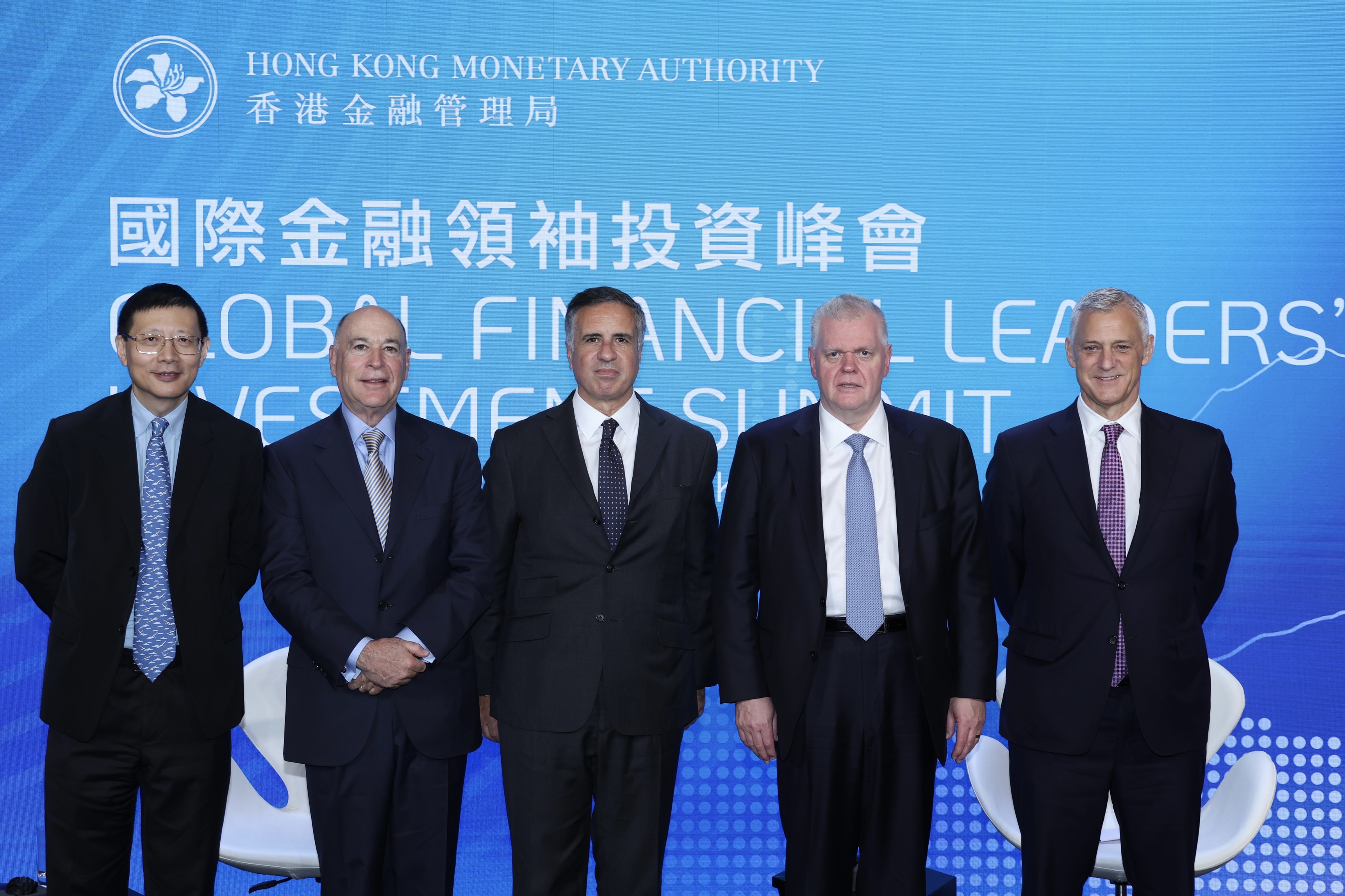 (From left to right) Neil Shen, Founding & Managing Partner of Sequoia China; Rob Kapito, President of BlackRock; Daniel Pinto, President and Chief Operating Officer of JPMorgan Chase;
Noel Quinn, Group Chief Executive of HSBC; Bill Winters, Group Chief Executive of Standard Chartered

