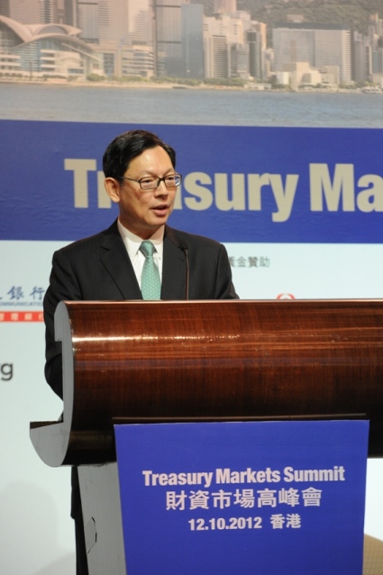 香港金融管理局總裁陳德霖在香港舉行的2012財資市場高峰會上作主題演講。