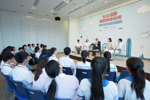 More than 30 winners of the Hong Kong Liberal Studies Financial Literacy Championship from 12 schools visit the HKMA and meet Mr Norman Chan (middle) to learn more about the work of the HKMA. The three winning students have a valuable opportunity to chit chat with Mr Chan on stage.