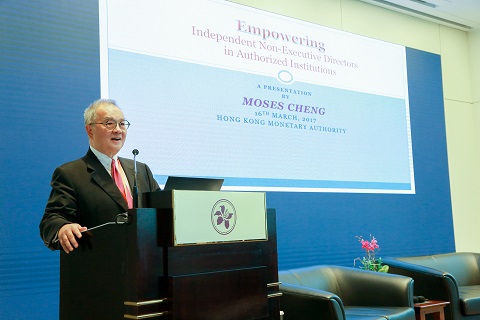 香港董事学会创会会长郑慕智先生于首届独立非执行董事研讨会中表达他对提升独立非执董专业能力的看法。