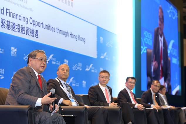 Dr. Victor Fung, Group Chairman of Fung Group and Advisor of IFFO moderates a panel discussion to promote Hong Kong’s unique advantages in capturing financing opportunities arising from the Belt & Road Initiative.