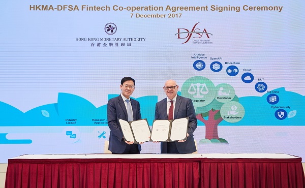 Mr Shu-pui Li, Executive Director (Financial Infrastructure) of the HKMA, and Mr Ian Johnston, Chief Executive of the DFSA, sign and exchange the Co-operation Agreement in Hong Kong today (7 December 2017).
