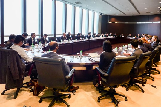 Around 40 bankers and industry representatives from Hong Kong and London meet to discuss further financial collaboration between the two economies.