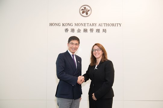 The HKMA welcomes the joining of City of London as a partner of the Infrastructure Financing Facilitation Office (IFFO). Mr Vincent Lee, Executive Director (External) of the HKMA and Deputy Director of the IFFO (left) and Ms Sherry Madera, Special Advisor for Asia of the City of London (right). 