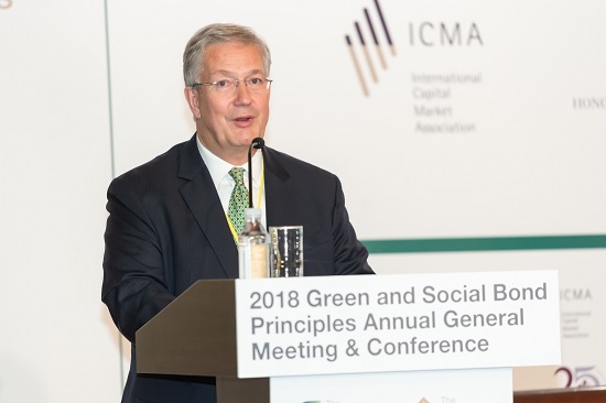 国际资本市场协会总裁马丁．谢克先生在会议上致开幕辞。