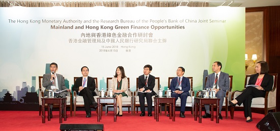 Mr Vincent Lee, Executive Director (External) of the Hong Kong Monetary Authority (first left) moderates a panel on “How Hong Kong can support the Central Government’s national strategies and capture the related green finance opportunities”.  Other speakers include (from second left) Dr Ma Jun, Chairman of the Green Finance Committee of the China Society for Finance and Banking; Ms Cao Yuanyuan, Director of Financial Market Department of the People’s Bank of China; Mr Xu Xiaobing, Deputy Director of Fourth Division, Corporate Bond Supervision Department of the China Securities Regulatory Commission; Mr Song Zuojun, Vice President of Hong Kong branch of the China Development Bank; Mr Mark Konyn, Group Chief Investment Officer of the AIA Group Limited and Ms Helen Wong, Chief Executive for Greater China of the Hongkong and Shanghai Banking Corporation Limited.