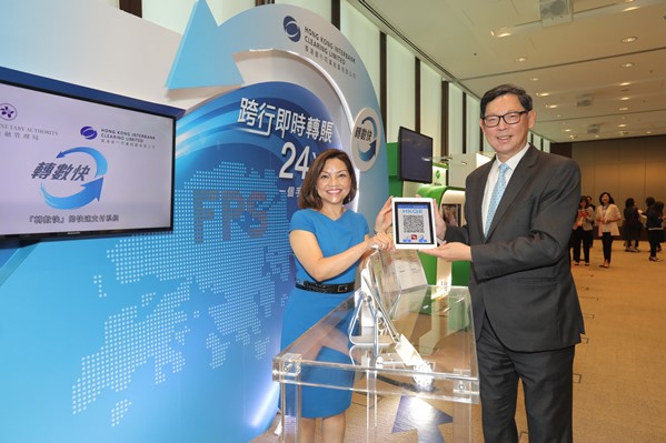 Mr Norman Chan, Chief Executive of the Hong Kong Monetary Authority, visits the demonstration booth of the mobile application for the Hong Kong Common QR Code (HKQR) developed by the Hong Kong Interbank Clearing Limited.