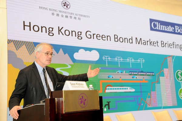 Mr Sean Kidney, CEO of CBI, gives a presentation on the Hong Kong Green Bond Market Briefing Report.