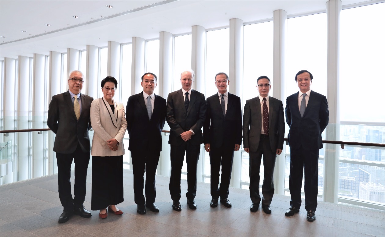 The inaugural meeting of the Green and Sustainable Finance Cross-Agency Steering Group is attended by (from left to right): C.W. Tse, Under Secretary for the Environment; Alice Law, Deputy Chairman and Managing Director, Mandatory Provident Fund Schemes Authority; Christopher Hui, Secretary for Financial Services and the Treasury; Ashley Alder, Chief Executive Officer, Securities and Futures Commission; Eddie Yue, Chief Executive, Hong Kong Monetary Authority; Clement Cheung, Chief Executive Officer, Insurance Authority; and Charles Li, Chief Executive, Hong Kong Exchanges and Clearing Limited.