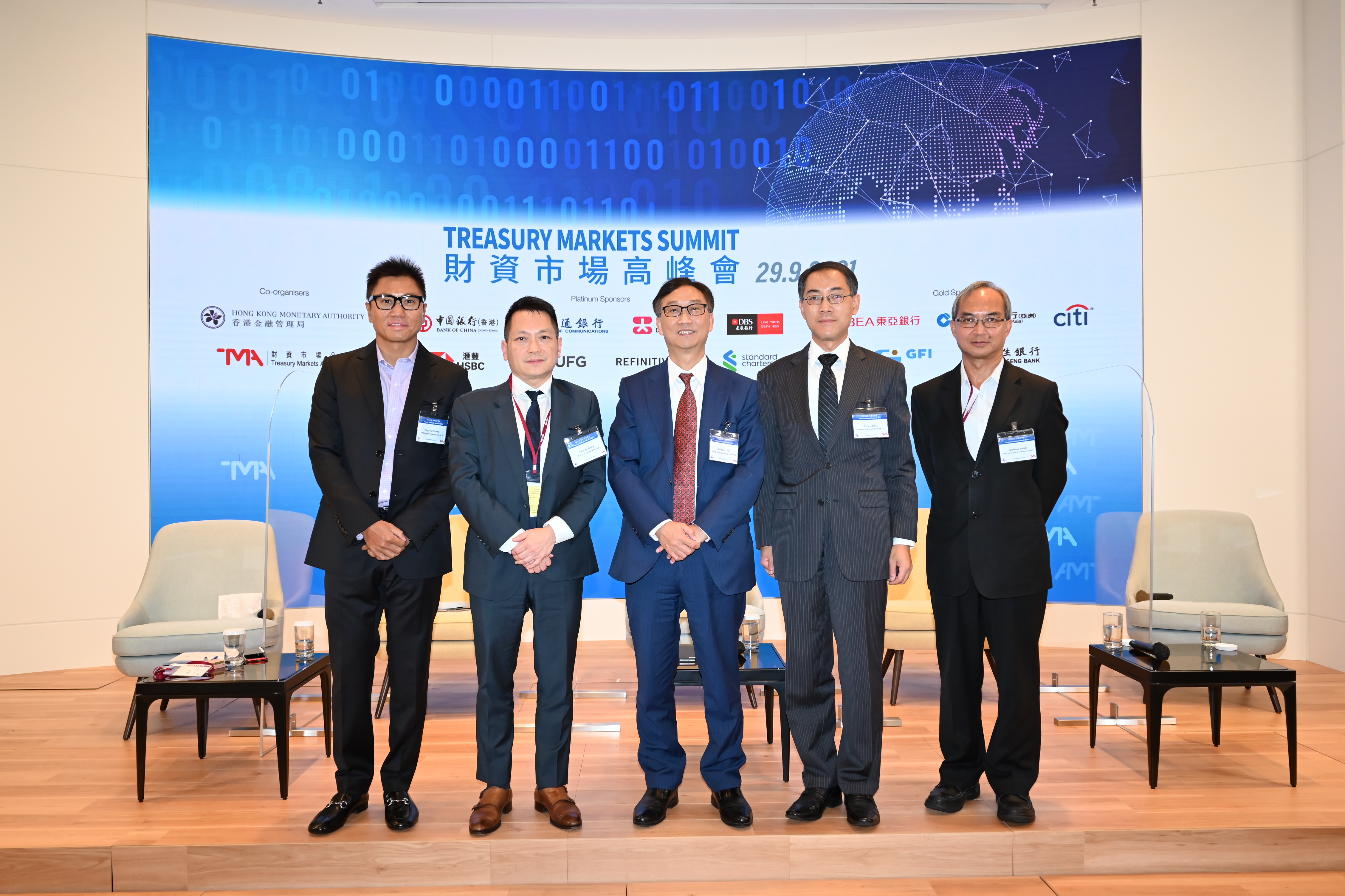 Mr Edmond Lau, Deputy Chief Executive of the HKMA and Chairman of the TMA Executive Board (third from left), shares his views on the impact of COVID-19 on global economic outlook and financial markets.  Joining him on the panel discussion are Mr Rayson Chung, Head of North Asia Treasury & Chief Investment Office APAC, 
JPMorgan Chase Bank, National Association (first from left); Mr Chordio Chan, General Manager, Head of Investment, Investment Management, Bank of China (Hong Kong) Limited (second from left); Mr Shuang Ding, Chief Economist, Greater China and North Asia, Standard Chartered Bank (Hong Kong) Limited (second from right); and Mr Nicholas Kwan, Director of Research, Hong Kong Trade Development Council (first from right)
.