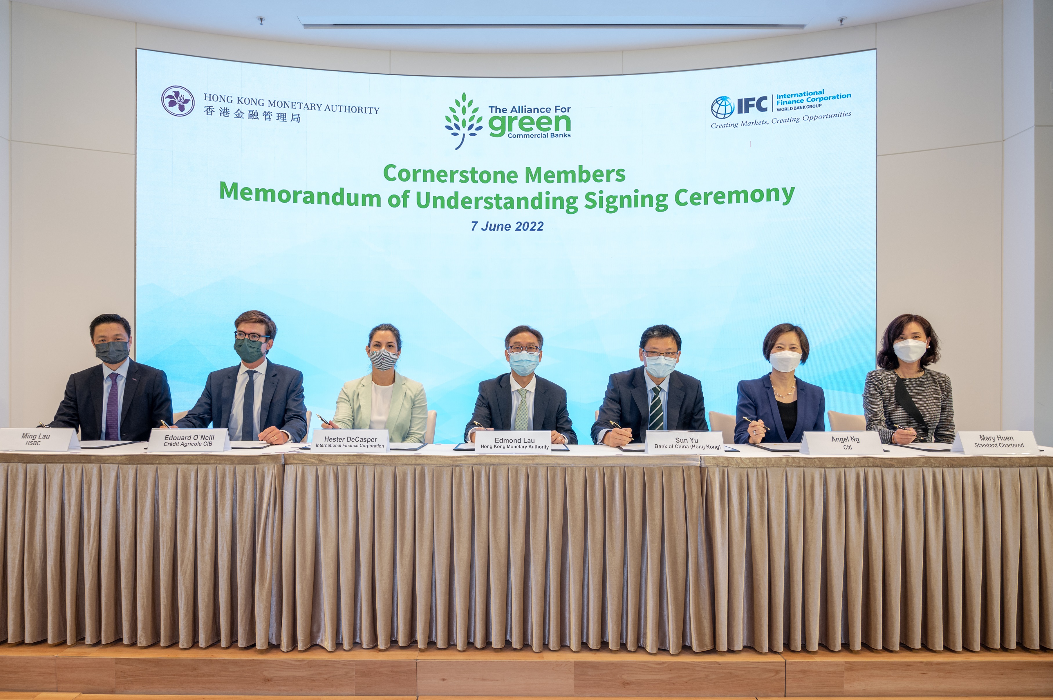 1. Photo shows Deputy Chief Executive of the Hong Kong Monetary Authority, Mr Edmond Lau (fourth left) and Regional Head of Operations, East Asia & Pacific and Head of the Hong Kong SAR Office of the International Finance Corporation, Ms Hester DeCasper (third left) sign a Memorandum of Understanding with the Vice Chairman and Chief Executive of Bank of China (Hong Kong) Limited, Mr Sun Yu (third right); the Chief Executive Officer for Citi Hong Kong and Macau and Head of Asia Pacific, Citi Global Wealth, Ms Angel Ng (second right); Chief Executive Officer for the Hong Kong Branch and Head of Structured Finance for Asia, Crédit Agricole CIB, Mr Edouard O'Neill (second left); the Chief Financial Officer, Asia Pacific and Global Commercial Banking of HSBC, Mr Ming Lau, (first left); and the Executive Director and Chief Executive Officer, Hong Kong of Standard Chartered Bank (Hong Kong) Limited, Ms Mary Huen (first right) to officially onboard the cornerstone members. 