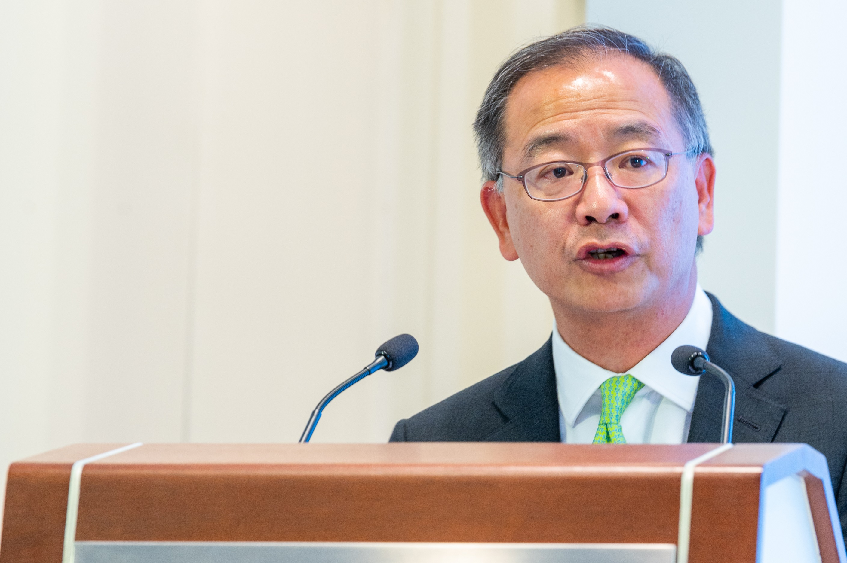 3. Photo shows the Chief Executive of the Hong Kong Monetary Authority, Mr Eddie Yue, delivers the opening remarks at the Alliance for Green Commercial Banks Cornerstone Members Memorandum of Understanding Signing Ceremony.