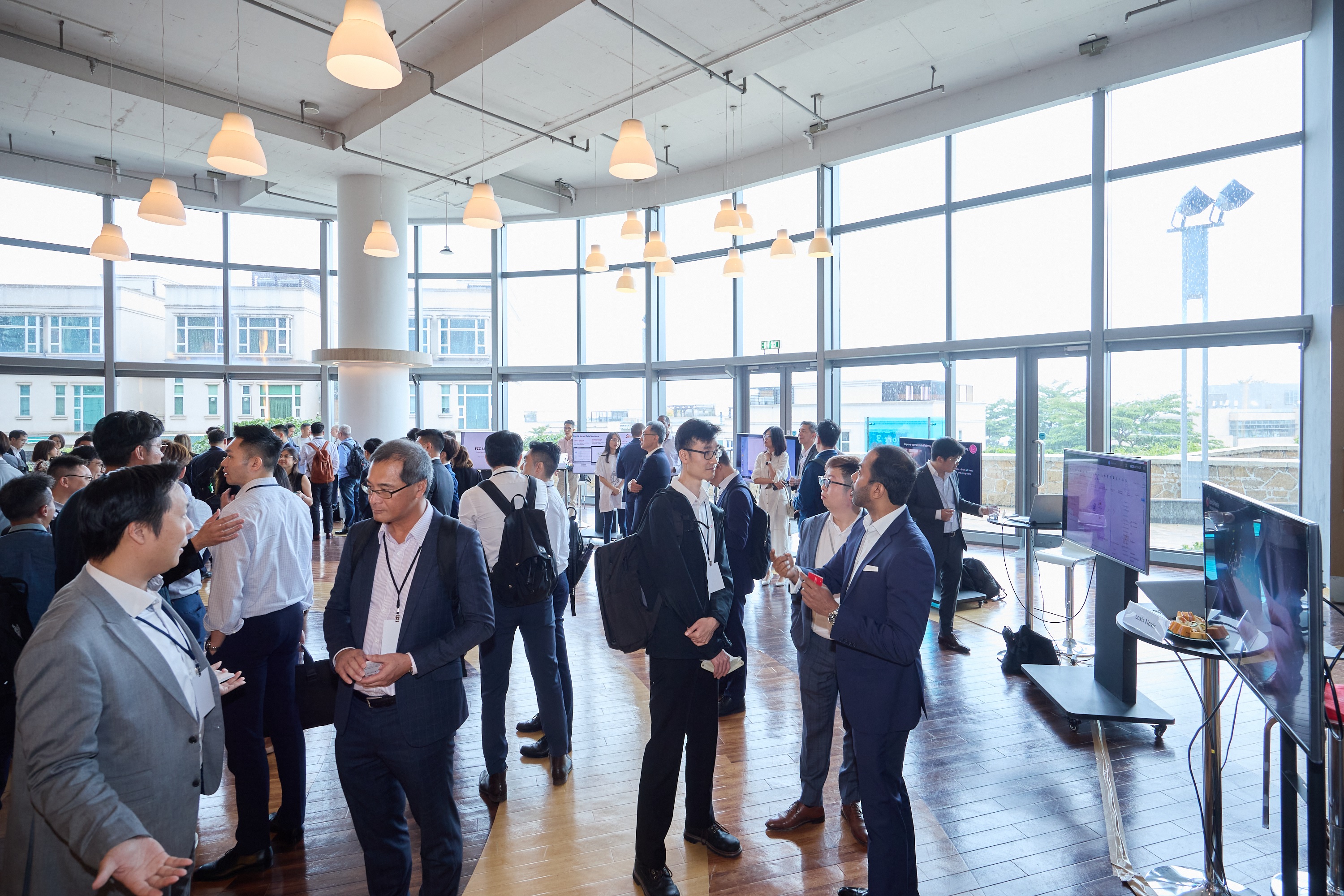Technology companies including Cyberport start-ups demonstrate relevant Regtech tools and solutions to participating banks and SVF licensees at Regtech Connect.