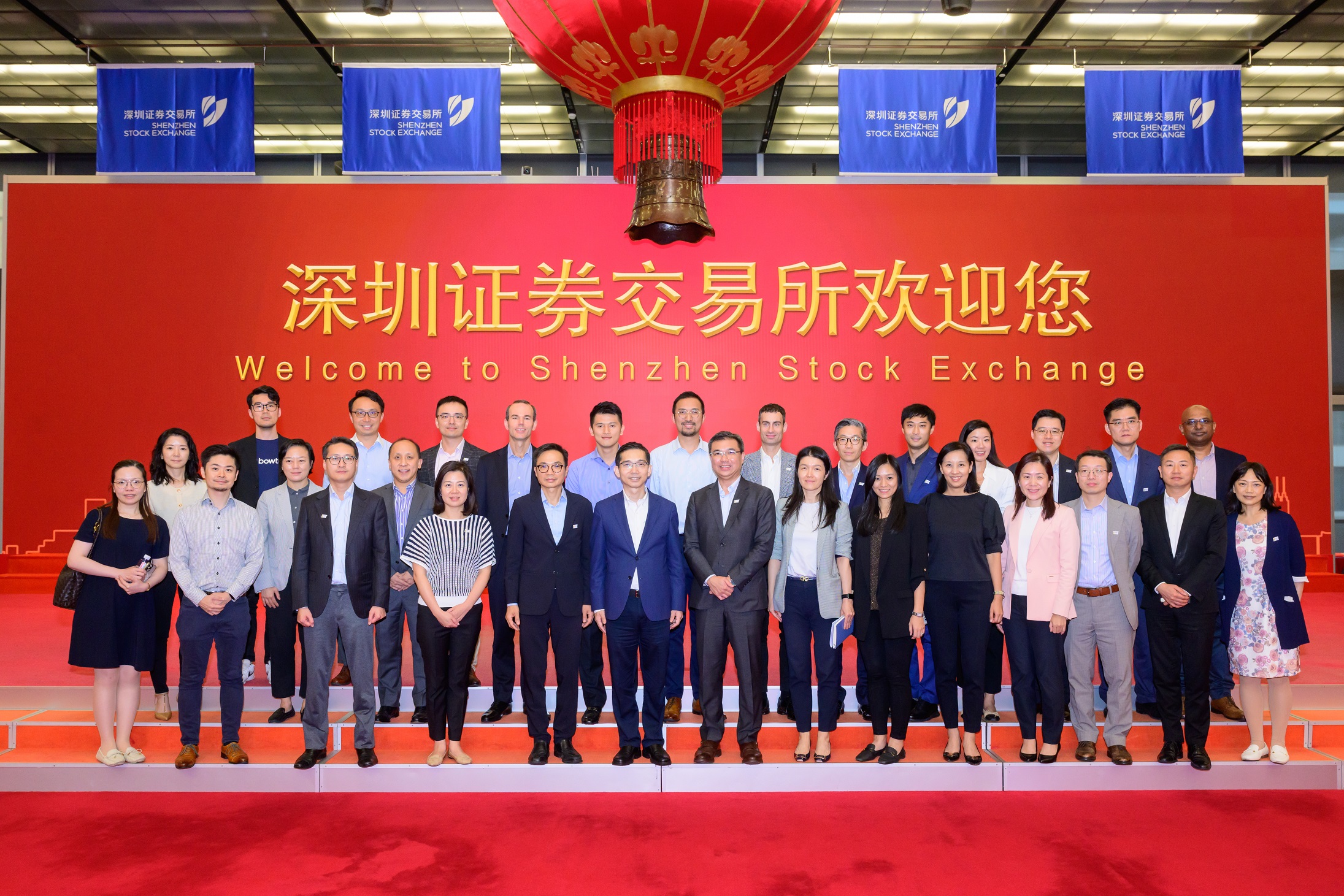 The Financial Leaders Programme cohorts visit the Shenzhen Stock Exchange.