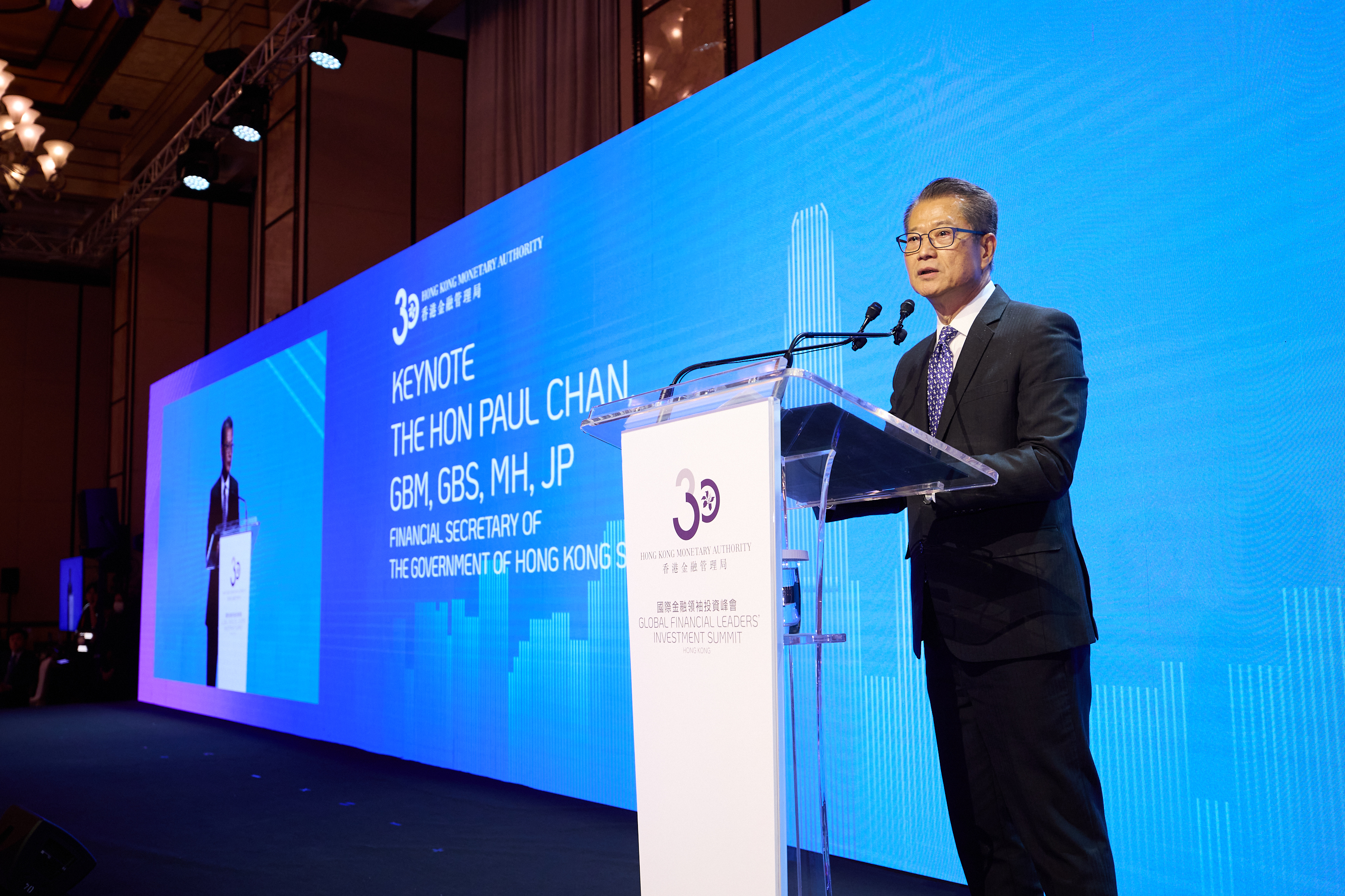 Mr Paul Chan, Financial Secretary of the Government of Hong Kong SAR, delivers his keynote at the Global Financial Leaders’ Investment Summit on 7 November. 