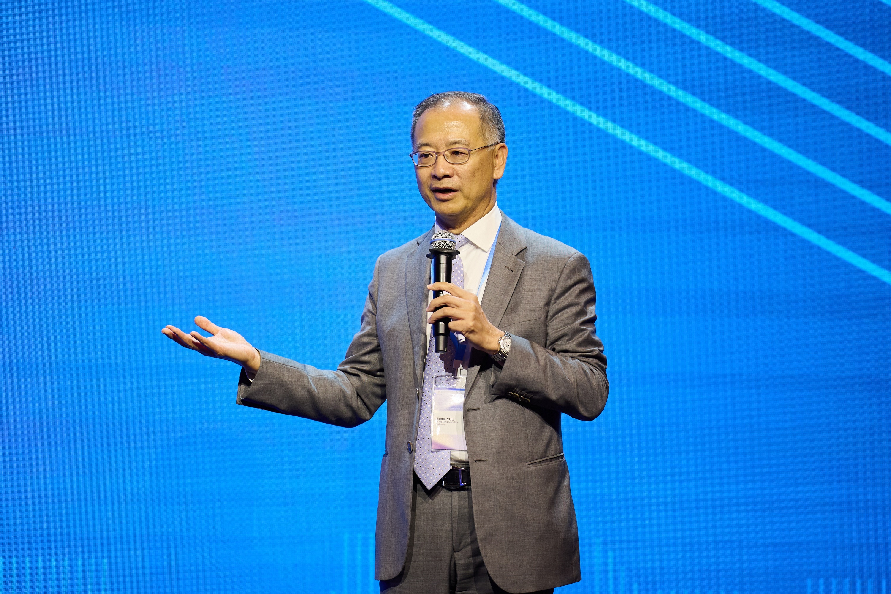 Mr Eddie Yue, Chief Executive of the Hong Kong Monetary Authority and Chairman of Hong Kong Academy of Finance closes the “Conversations with Global Investors” seminar of the Global Financial Leaders’ Investment Summit on 8 November.