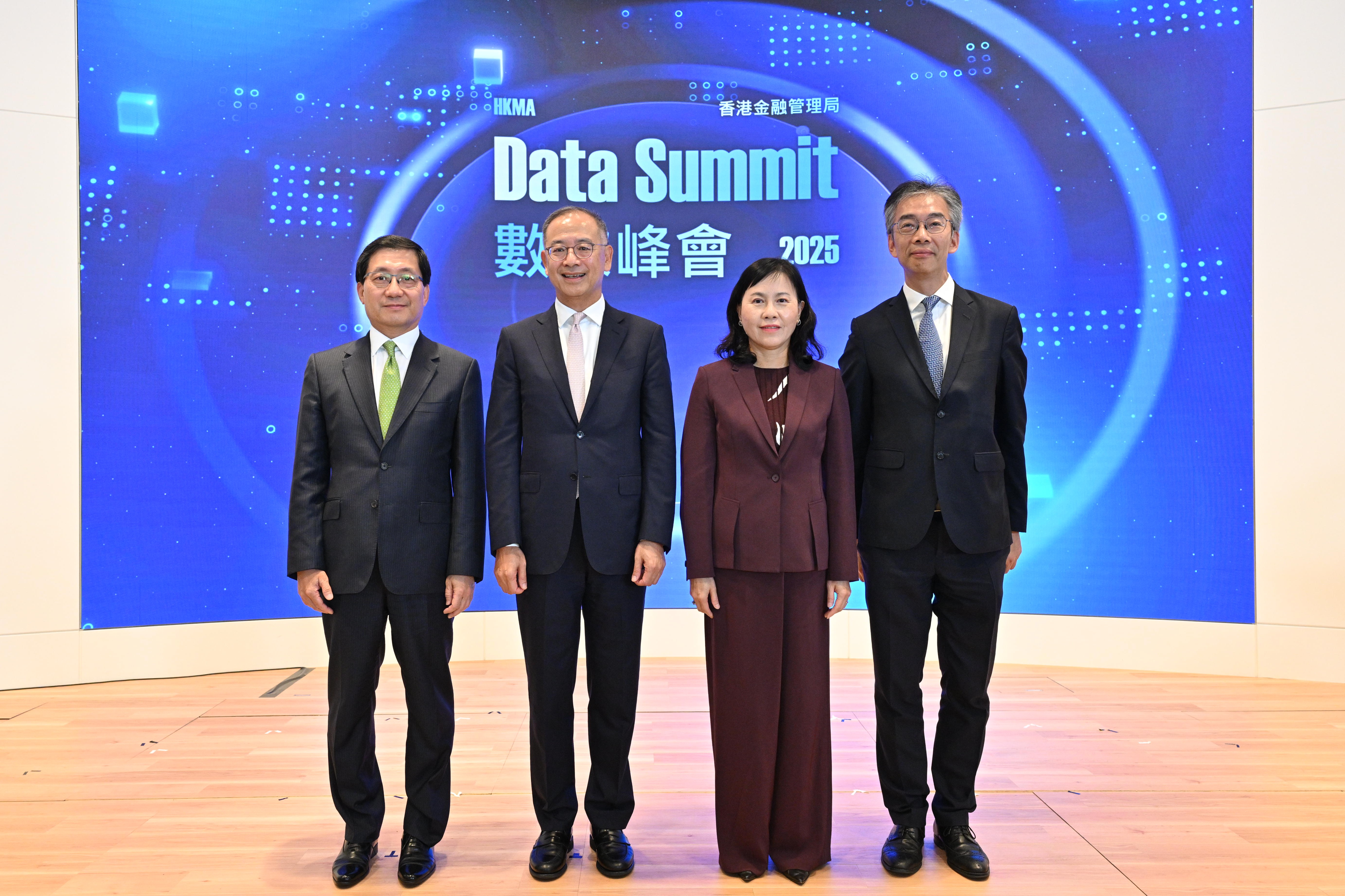 Mr Eddie Yue, Chief Executive of the Hong Kong Monetary Authority (second from left); Ms Mable Chan, Secretary for Transport and Logistics (second from right); Mr Fred Lam, Chairman of the Airport Authority Hong Kong (first from left) and Mr Donald Mak, Deputy Commissioner (Data Governance) of the Digital Policy Office (first from right), jointly officiate the opening ceremony of the Data Summit.