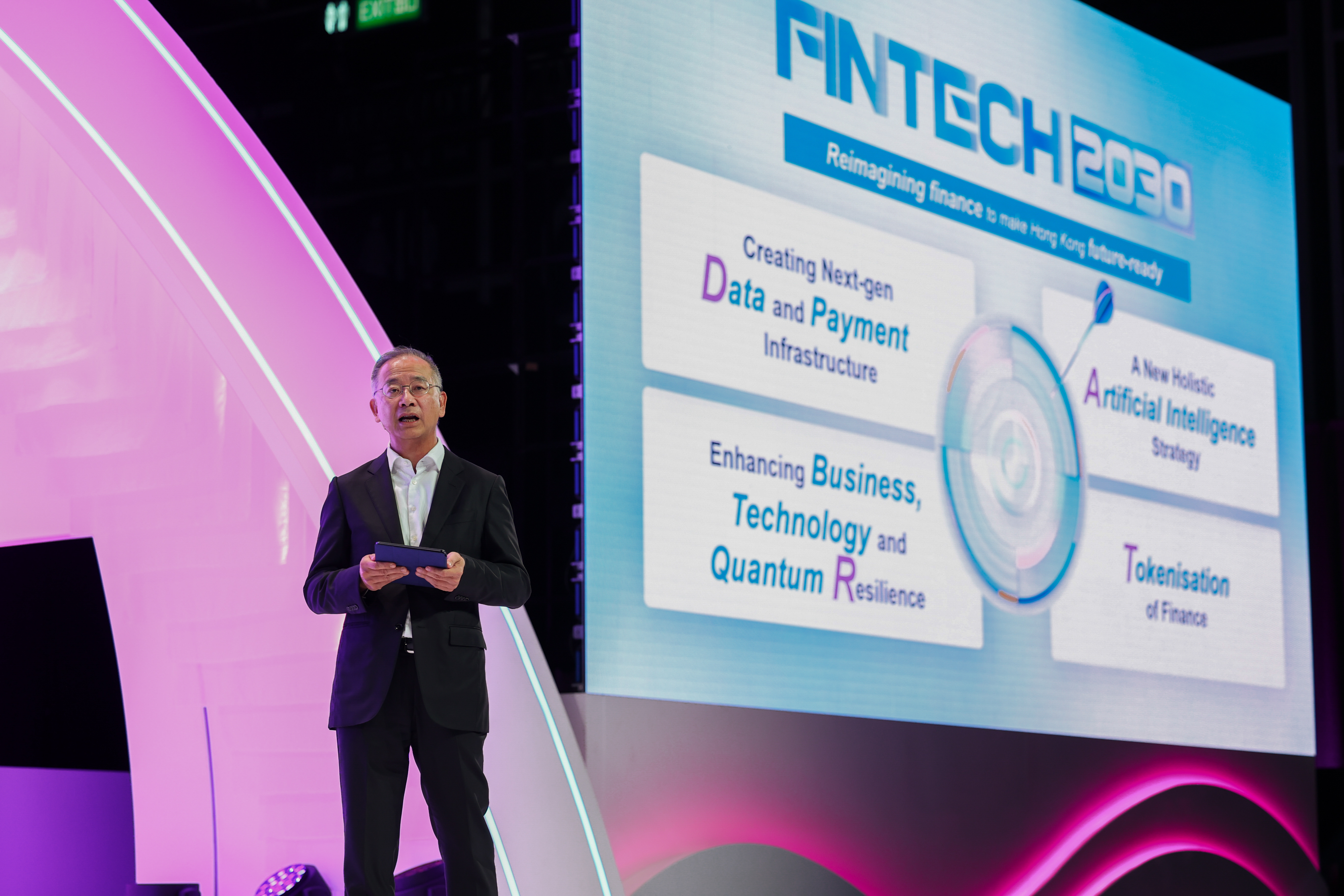 In his keynote address at the Hong Kong FinTech Week 2025, Mr Eddie Yue, Chief Executive of the HKMA, concludes the “Fintech 2025” and unveils the “Fintech 2030”: a “DART” to aim with purpose and reimagine finance to make Hong Kong future-ready.