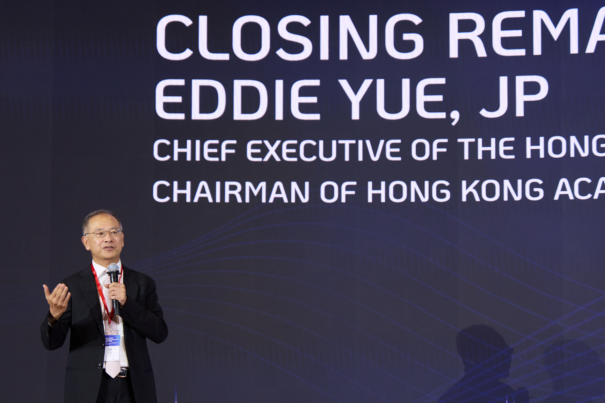 Mr Eddie Yue, Chief Executive of the Hong Kong Monetary Authority and Chairman of the Hong Kong Academy of Finance, delivers closing remarks at the “Conversations with Global Investors” investment forum.