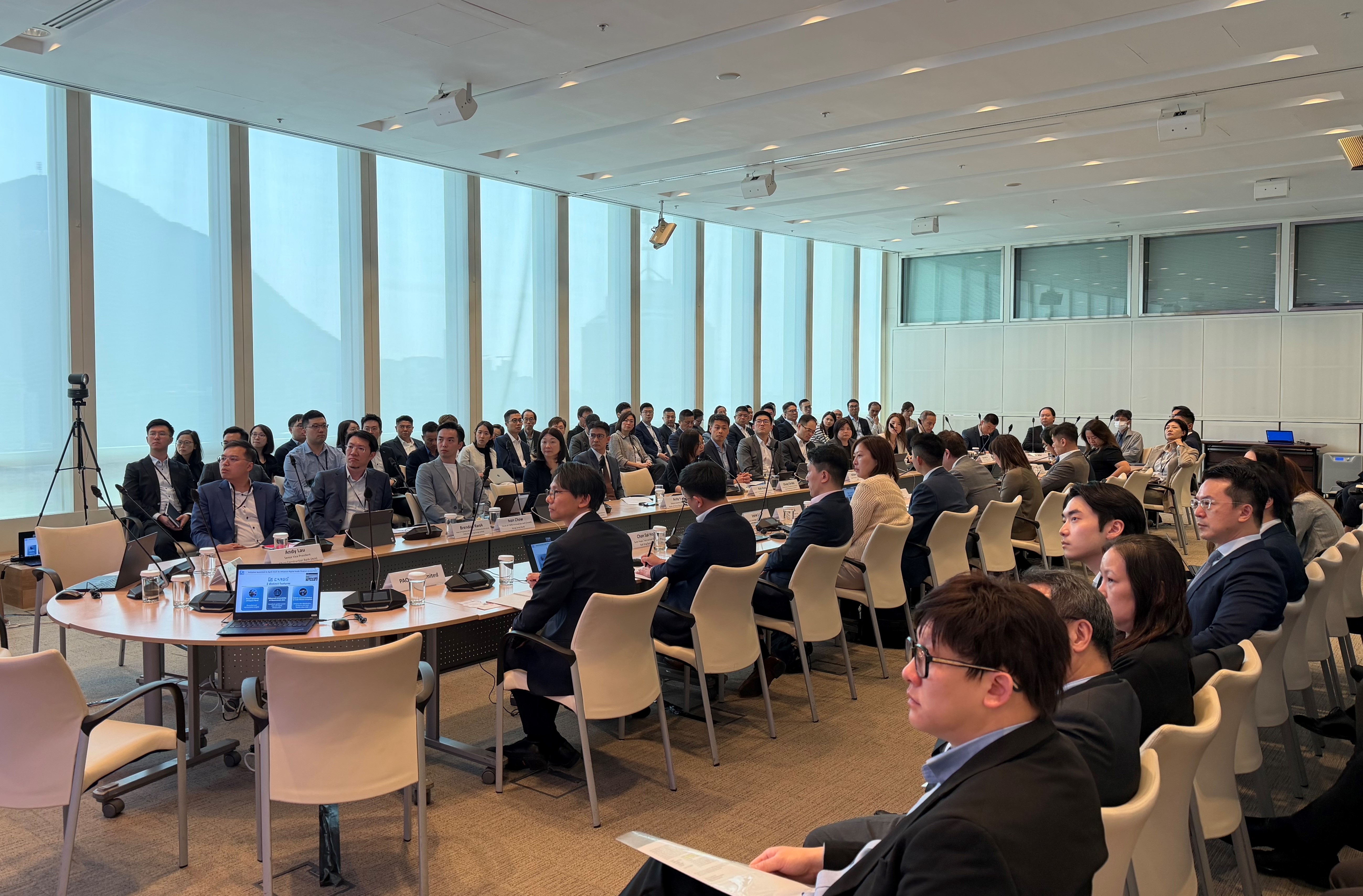 Over 300 representatives from participating banks of the Cargo<sup>x</sup> Pilot Programme gather at a workshop hosted by the Hong Kong Monetary Authority to discuss details of the innovative projects.