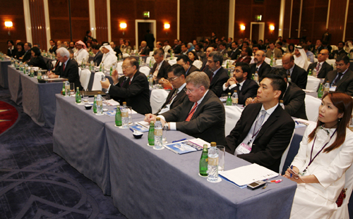 在杜拜参加推介会的人士。